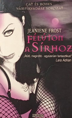 Jeaniene Frost - Félúton a sírhoz