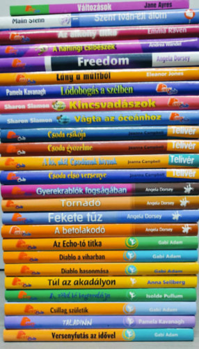 25 db könyv a PonyClub sorozatból