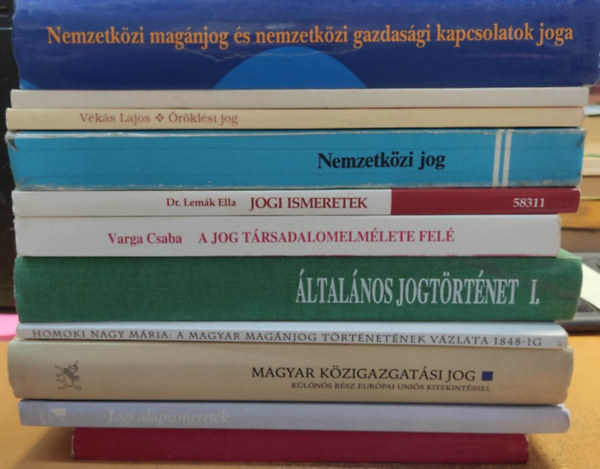 Vks Lajos, Dr. Lemk Ella, Varga Csaba, Dr. Peresztegi Ibolya, Mdl Ferenc, ...s mg sokan msok - 11 db Jog: Nemzetkzi magnjog s nemzetkzi gazdasgi kapcsolatok joga; ltalnos jogtrtnet I.; A magyar magnjog trtnetnek vzlata 1848-ig; Magyar kzigazgatsi jog; Jogi alapismeretek; A jog trsadalomelmlete fel; Gyakorl