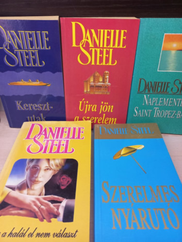 Danielle Steel - Danielle Steel knyvcsomag (10 darab) Eltnt!, Szvdobbans, gret, Az eskv, Mg a hall el nem vlaszt ,Naplemente Saint Tropez-ban, Szerelmes nyrut, Kalandvgy, Keresztutak, jra jn a szerelem