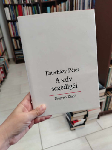 Esterh�zy P�ter - A sz�v seg�dig�i
