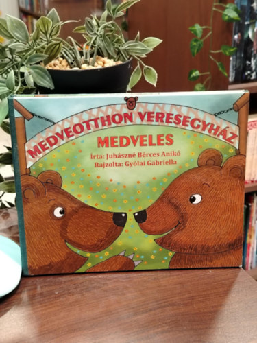 Juh�szn� B�rces Anik�. - Medveotthon Veresegyh�z: Medveles