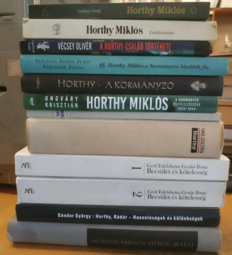 Gróf Edelsheim Gyulai Ilona, Szinai Miklós-Szűcs László, Turbucz Dávid, Horthy Miklós, Vécsey Olivér, Ungváry Krisztián, Sáringer János, Vas Zoltán Sándor György - 12 db Horthy és kora: Becsület és kötelesség 1-2.; Horthy, Kádár (Hasonlóságok és különbségek); Horthy Miklós titkos iratai; Horthy Miklós (Turbucz); Emlékirataim; A Horthy-család története; Horthy (Vas)