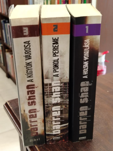 Darren Shan - Vros-trilgia 1-3. (A holtak vonulsa, A pokol pereme, A kgyk vrosa)