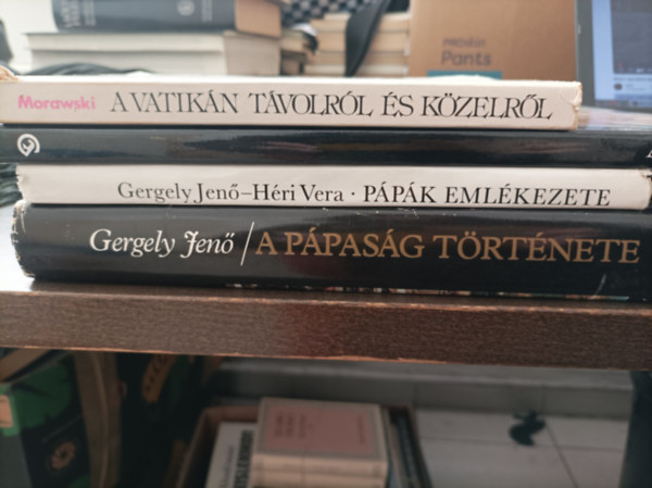 4db k�nyv a p�p�r�l �s a Vatik�nr�l: