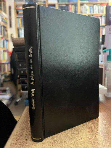 Hubert Wolf - A p�pa �s az �rd�g