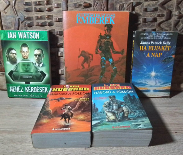 Ian Watson, L. Ron Hubbard, Olaf Stapledon James Patrick Kelly - Sci-fi knyvcsomag (5 ktet) Ha elvakt a nap, Nehz krdsek, Hbor a fldn I-II., Az utols s az els emberek