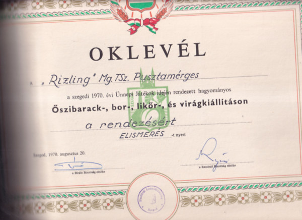 Mezőgazdasági Oklevél (47,5×34cm) - Oklevél a "Rizling" Mg.TSz. Pusztamérges a szegedi 1970. évi Ünnepi Játékok idején rendezett hagymányos Őszibarack-, bor-, likőr-, és virágkiállításon a rendezésért Elismerést nyert