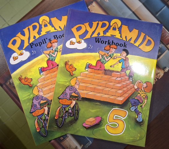 Mary, Printha Ellis, Len Peterson Bowen - Pyramid Pupil's Book 5. + Pyramid Workbook 5.
