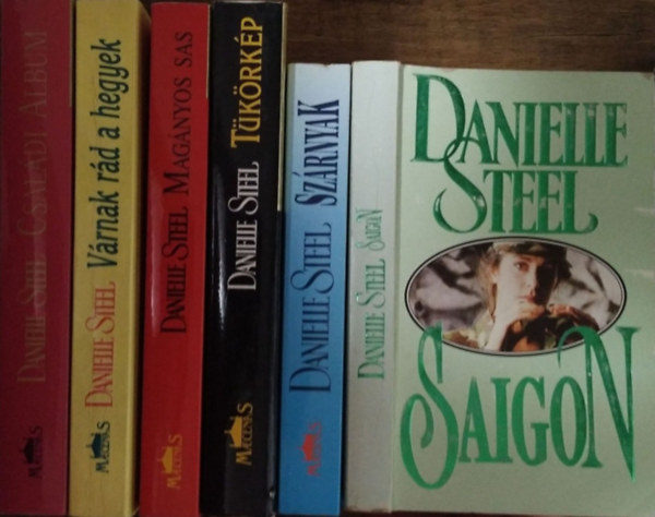 Danielle Steel - Csaldi album + Magnyos sas + Saigon + Szrnyak + Tkrkp + Vrnak rd a hegyek (6 ktet)