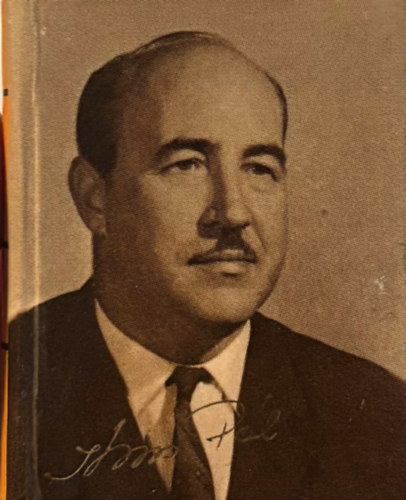 Az Athenaeum Nyomda dolgozi kszntik Kiss Pl elvtrsat nyugdjba vonulsnak alkalmbl