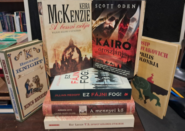 Adrian Levy-Cathy Scott-Clark, Josip Novakovich, Scott Oden, Jillian Medoff, Keira McKenzie, Bernard Knight Reif Larsen - 7 db-os vil�girodalmi K�NYVMENT� AJ�NLAT: T.S. Spivet k�l�n�s utaz�sa+ A mennyei k�+ �prilis bolondja+ Kair� oroszl�nja+ Ez f�jni fog!+ A bossz� cs�kja+ Nincs mened�k