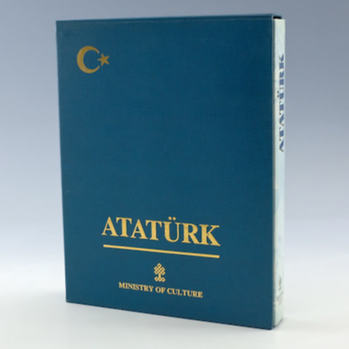 Mehmet �zel  (szerk.) - Atat�rk