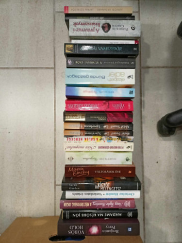 Nora Roberts, Elizabeth Adler, Patrick de Carolis, Benjamin Percy, Susanna Kubelka, Nancy Taylor Rosenberg, Christina Hamlett, Sarah Garden, Meaeve Binchy, Frdrique Jourdaa, Junicsi Maeve Binchy - 20 db romantika, KNYVMENT AJNLAT : Vrs hold+ Madame ma ksbb jn+ A mltnyossg jogn+ Varzslatos rints+ Ha kgyt melengetsz +Vltozsok ve+ A kumrni csk+ Japn szeretk+ A provence-i kisasszonyok+ A hall vms