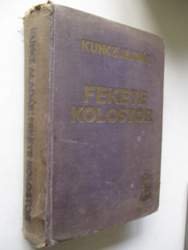 Kuncz Aladr - A fekete kolostor