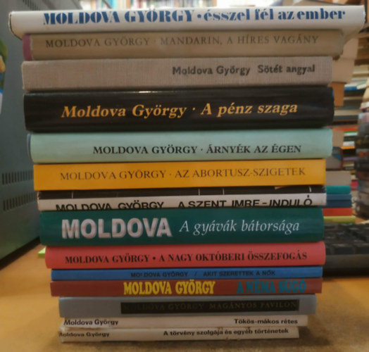 Moldova Gy�rgy - 14 db Moldova Gy�rgy: Mag�nyos pavilon; A t�rv�ny szolg�ja �s egy�b t�rt�netek; T�k�s-m�kos r�tes; A n�ma s�g�; A gy�v�k b�tors�ga; A Nagy Okt�beri �sszefog�s; Akit szerettek a n�k; A p�nz szaga