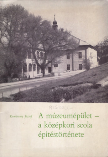 Kom�romy J�zsef - A m�zeum�p�let - a k�z�pkori scola �p�t�st�rt�nete