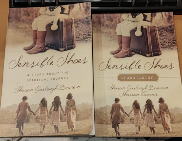 Sharron Carrns Sharon Garlough Brown - 2 db Sensible Shoes: A Story About the Spiritual Journey + Study Gide (IVP Books)