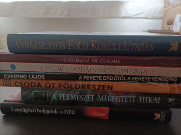 7 k�nyv F�ld�nk csod�ir�l: