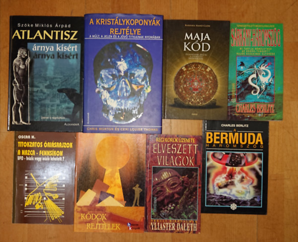 Oscar N., Yliaster Daleth, Charles Berlitz, Barbara Hand Clow, SZERZ� Chris Morton Sean Callery - Ceri Louise Thomas - 8 k�nyv nagy rejt�lyekr�l: K�dok �s rejt�lyek, Titokzatos �ri�srajzok a Nazca-fenns�kon, Elveszett vil�gok, A Bermuda-h�romsz�g, S�rk�ny-h�romsz�g, Maja k�d, Atlantisz �rnya k�s�rt, A krist�lykopony�k rejt�lye