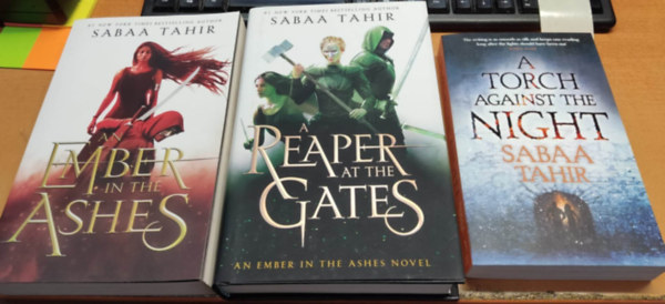 Sabaa Tahir - 3 db Sabaa Tahir: An Ember in the Ashes + A Reaper at the Gates + A Torch Against the Night