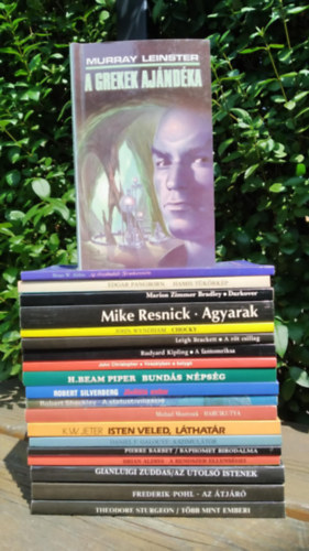 Frederick Pohl, Robert Silvenberg, Murray Leinster, Mike Resnick, H. Beam Piper, Theodore Sturgeon, Gianluigi Zuddas, Brian Aldiss, Pierre Barbet, Daniel F. Galouye, K.W.Jeter, Michae Rudyard Kipling - 20 db-os K�NYVMENT� AJ�NLAT, scifi: T�bb mint emberi+ Az �tj�r�+ Az utols� istenek+ A rendszer ellens�gei +Baphomet birodalma+ A szimul�tor+ Isten veled, l�that�R+ Harcikutya+ St�tusciviliz�ci�+ J�v�l�t� ember+ Bund�s n�ps�g+ Ve