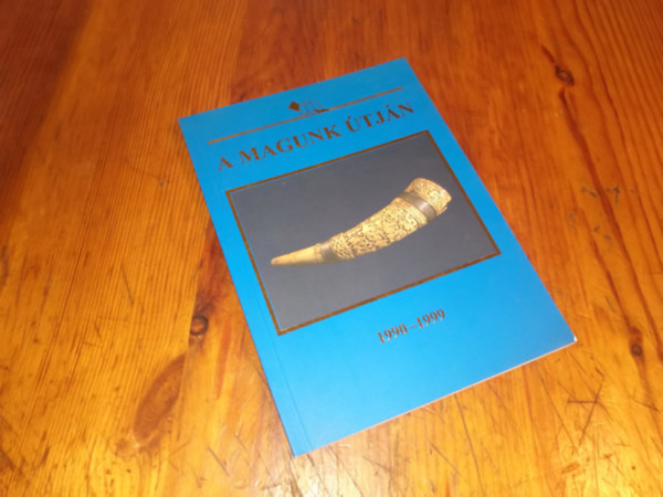 T�bb szerz� - A magunk �tj�n A J�szok Egyes�lete �s "A J�szs�g�rt" Alap�tv�ny els� t�z �ve 1990-1990