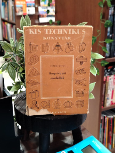 Petrik Ott� - Hegyivas�t modellek