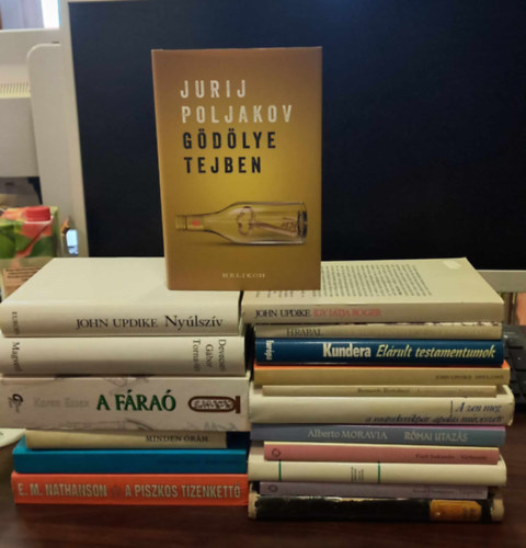 John Updike, Bernardo Bertolucci, Alberto Moravia, Benedek Istvn, Jurij Poljakov, Devecseri Gbor, Karen Essex, Truman Capote, E.M. Nathanson, Bohumil Hrabal Milan Kundera - 18 db-os irodalmi KNYVMENT AJNLAT: gy ltja Roger, Vres trtnetek s legendk, Elrult testamentumok, Nylcip, Az utols tang Prizsban, A zen meg a motorkerkpr-pols mvszete, Rmai utazs, Vrbossz, Csavargs