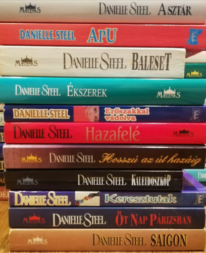 11 db Danielle Steel k�nyv(A szt�r, Apu, Baleset, �kszerek, Er�szakkal v�dolva, Hazafel�, Hossz� az �t haz�ig, Kaleidoszk�p, Keresztutak, �t nap P�rizsban, Saigon)