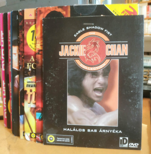 James Belushi, Takeshi Kitano, Sharon Stone, Jackie Chan Eric Roberts - 14 DVD lemeznyi bűnfilm (18 film): Magunkra maradtunk; Halásos sas árnyéka; Elemi ösztön 2.; EX-szerető; Futball faktor; Szamuráj; Az ördög építésze; A Fáraó; Nyomd a lóvét; A rémület foka