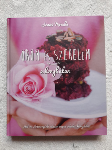 Jns Mnika - rm s szerelem a konyhban