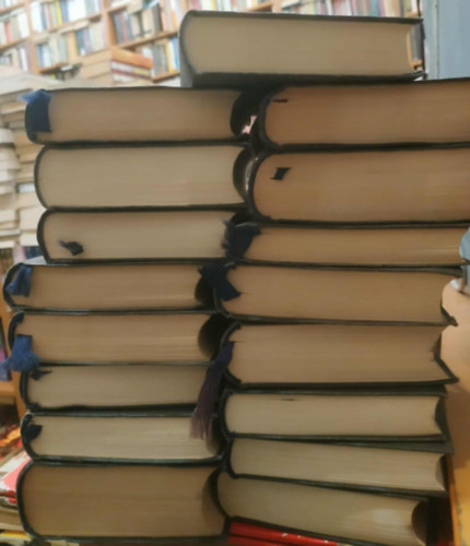 17 db verses ktet: Ady Endre sszes versei 1-2.; Arany Jnos sszes kltemnyei 1-3.; Jzsef Attila sszes versei; Juhsz Gyula sszes versei 1-2.; Klcsey Ferenc sszes mvei 1-3.; Vrsmarty Mihly sszes versei 1-2.