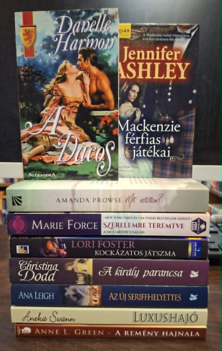 Christina Dodd, Lori Foster, Danelle Harmon, Marie Force, Jennifer Ashley, Aneka Swann, Anna Leigh, Anne L. Green Amanda Prowse - 9 db romantikus kötet, KÖNYVMENTŐ AJÁNLAT: Mackenzie férfias játékai, Luxushajó, Az új seriffhelyettes, A remény hajnala, Mit vétettem?, A király parancsa, Kockázatos játszma, A Dacos, Szerelemre teremtve,