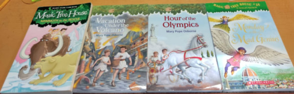 Mary Pope Osborne, Philippe Masson, Sal Murdocca (illus.) - 4 db Magic Tree House: Mammoth to the Rescue (7.); Vacation Under the Volcano (13.); Hour of the Olympics (16.); Monday with a Mad Genius (38.)