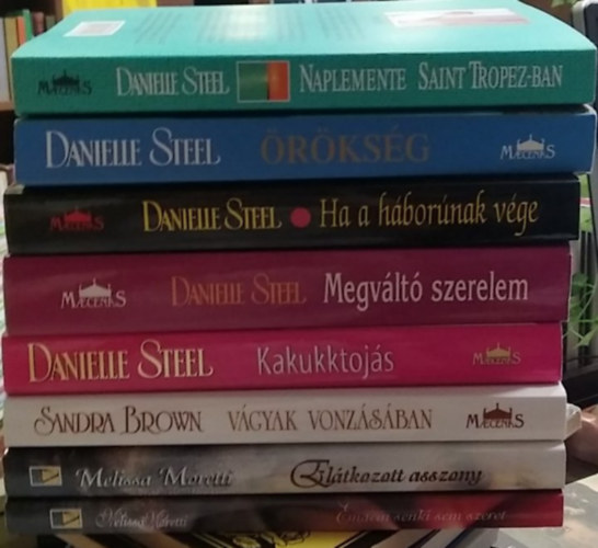 Sandra Brown, Melissa Moretti Danielle Steel - 8 db-os K�NYVMENT� AJ�NLAT, romantikus: Engem senki sem szeret+ El�tkozott asszony+ Kakukktoj�s+ Megv�lt� szerelem+ Ha a h�bor�nak v�ge+ �r�ks�g+ Naplemente Saint Tropez-ban