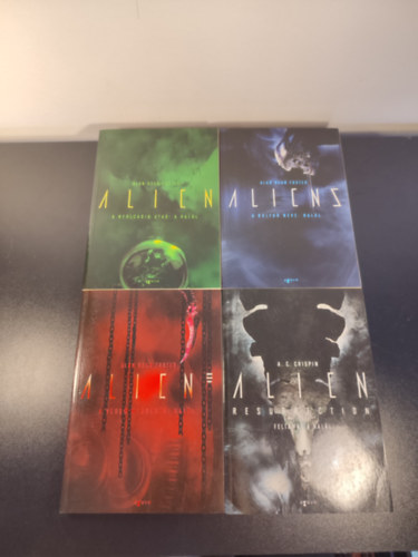 Alan Dean Foster A. C. Crispin - Alien 1-4. (díszdobozban) / A nyolcadik utas: a Halál, A bolygó neve: Halál, A végső megoldás: Halál, Feltámad a Halál