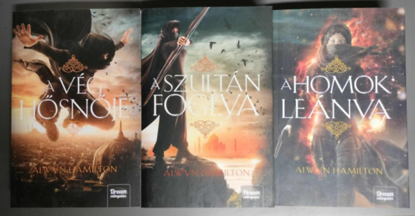 Alwyn Hamilton - A v�g h�sn�je + A szult�n foglya + A homok le�nya (Dream v�logat�s)