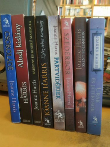 Joanne Harris - 8 db Joanne Harris: Aludj kislny; Brsony s keser mandula; Csokold; Egsz vben karcsony; Partvidkiek; Szederbor; Szent bolondok; Urak s jtkosok