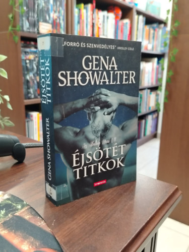 Gena Showalter - Éjsötét titkok