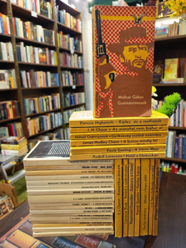 James Hadley Chase, Moln�r G�bor, MIhail CSernyonok, PAula Gosling, Rudolf Lorenzen, Georges Simenon, Teas T.O., Evelyn Anthony, Quentin Patrick, Raymond Chandler, Lawrence Block Patricia Highsmith - Krimi k�nyvcsomag 31 darabos K�NYVMENT� AJ�NLAT: Ripley �s a maffi�z�k,  Az aranyhal nem b�jhat el, Gy�m�ntmos�k, Gyilkoss�g csal�di sz�ml�ra, A b�n�s mindig f�l, A v�r�s Maja,  Hal�l a filmkock�n, A Majestic pinc�i, Gyilkoss�
