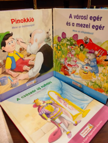 Carlo Collodi - Readers Digest Tom DeFalco - Tanuls�gos t�rt�netek gyerekeknek: Pinokki� - Mese az �szintes�gr�l, A cs�sz�r �j ruh�ja- Mese a j�zan �szr�l, A v�rosi eg�r �s a mezei eg�r - Mese az elfogad�sr�l