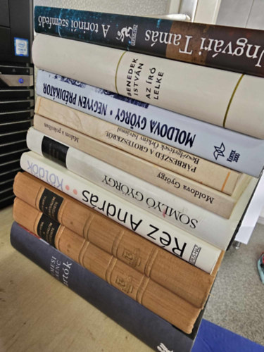 Szerb Antal, R�z Andr�s, Somly� Gy�rgy, Moldova Gy�rgy, �rk�ny Istv�n, Benedek Istv�n, Ungv�ri Tam�s Temesi Ferenc - 9db magyar irodalmi k�tet, K�NYVMENT� AJ�NLAT: Bart�k+ A vil�girodalom t�rt�nete+ K�ld�k+ Philokt�t�sz sebe+ Malom a pokolban+ P�rbesz�d a groteszkr�l+ Negyven pr�dik�tor+ Az �r� lelke+ A torin�i szemfed�