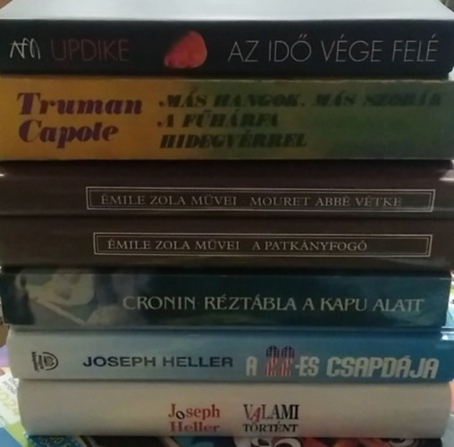 Joseph Heller, A. J. Cronin, Émile Zola, Truman Capote, John Updike - 7 db-os KÖNYVMENTŐ AJÁNLAT, klasszikus: Valami történt+ A 22-es csapdája+ Réztábla a kapu alatt+ A patkányfogó+ Mouret abbé vétke+ Az idő vége felé+ Más hangok, más szobák - A fűhárfa - Hidegvérrel