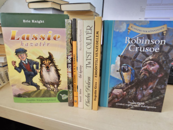 Grey  Owl, D�k�ny Andr�s, Daniel Defoe, Charles Dickens, Heged�s G�za Eric Knight (Sz�rke Bagoly) - 7db klasszikus ifj�s�gi reg�ny, K�NYVMENT� AJ�NLAT: Lassie hazat�r+ K�t kicsi h�d+ S.O.S. Titanic+ Twist Oliv�r+ Erd�nt�li veszedelem+ Robinson Crusoe+ Bob kapit�ny