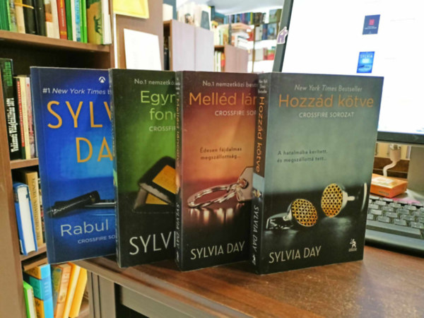 Sylvia Day - Crossfire sorozat. 1-4.  Hozzd ktve+Melld lncolva+Egymsba fondva+Rabul ejtve