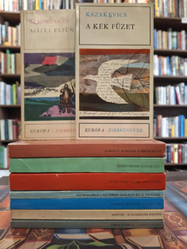 Defoe, Alberto Moravia, Ernest Hemingway, Julio Cortázar, Kazakevics, Szjomuskin Jorge Semprun - 9 kötet az Európa Zsebkönyvek sorozatból, KÖNYVMENTŐ AJÁNLAT: A Nagy Utazás, A londoni pestis, Az unalom, Az öreg halász és a tenger, A megalkuvó, Nagyítás, Szerelmesek éjszakája (mai francia elbeszélők), A kék füzet, Alitet eltű