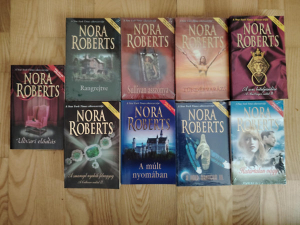 Nora Roberts - 9. db. Nora Roberts k�nv Hat�rtalan v�gy/ A hold �rny�ka III. / A m�lt nyom�ban / Rangrejtve /  A sors beteljes�l�se / A smaragd nyak�k felragyog / t�nd�rvar�zs / Sullivan asszonya / Udvari el�ad�s