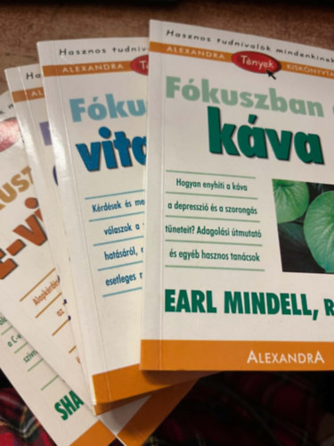 Alexandra kisk�nyvt�r (6 db.) - F�kuszban az omega-3 olaj + F�kuszban a C-vitamin + F�kuszban az E-vitamin + F�kuszban a vitaminok + F�kuszban a k�va