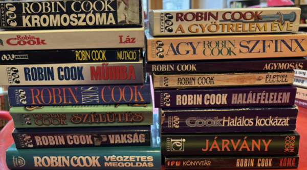 Robin Cook - Robin Cook 16 krimi könyv (A gyötrelem éve Agy; Szfinx Agymosás Életjel Halálfélelem Halálos kockázat Járvány Kóma Kromoszóma Láz Mutáció Műhiba Sokk Szélütés Vakság Végzetes megoldás)